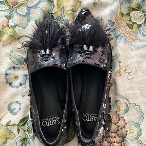 Sequins flats with feather tassels